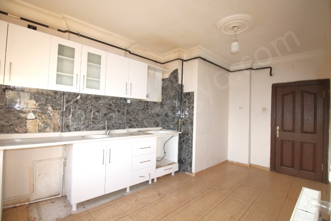 Çiftlikköy Mah. Yenişehir Kiralık Daire |  3+1 Oda | 180M2 Aylık 22.000Tl  Krediye Uygun  | 5. Kat | Doğalgaz(Kombi) | 1 Banyo | 3 Yatak Odası Resim-2