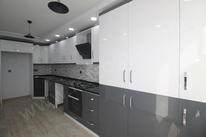 Atatürk Mah. Mezitli Kiralık Daire |  3+1 Oda | 170M2 Aylık 25.000Tl  Krediye Uygun  | 2. Kat | Doğalgaz(Kombi) | 1 Banyo | 3 Yatak Odası Resim-4