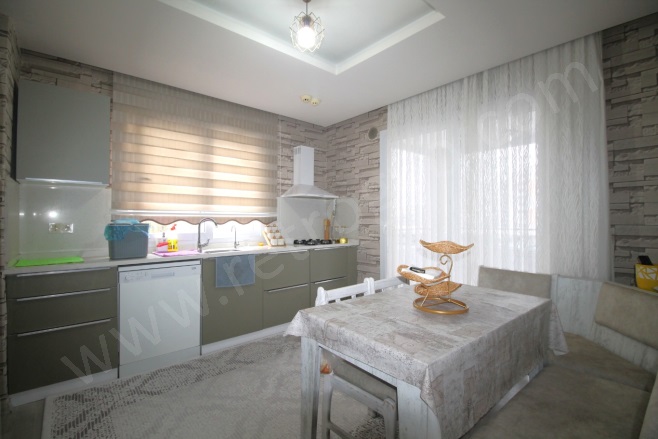 Hüseyin Okan Merzeci Mah. Toroslar Satılık Daire |  3+1 Oda | 190M2 7.600.000Tl  Krediye Uygun  | 3. Kat | Doğalgaz(Kombi) | 2 Banyo | 3 Yatak Odası Resim-2