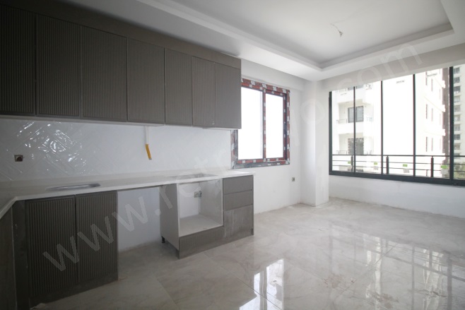 Merkez Mah. Mezitli Satılık Daire |  3+1 Oda | 150M2 6.250.000Tl  Krediye Uygun  | 1. Kat | Doğalgaz(Kombi) | 2 Banyo | 3 Yatak Odası Resim-1