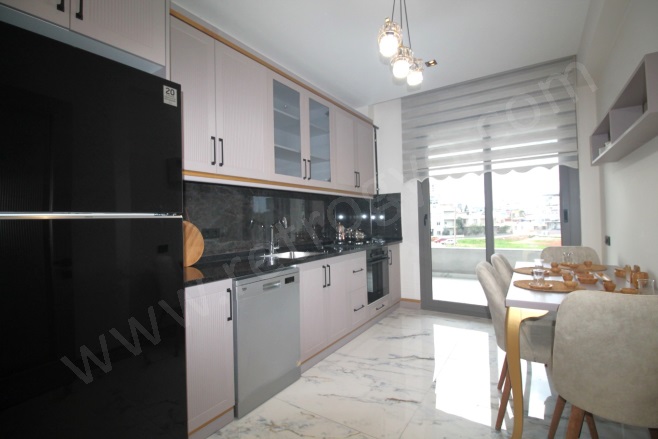 Barbaros Mah. Yenişehir Satılık Daire |  3+1 Oda | 180M2 8.500.000Tl  Krediye Uygun  | 1. Kat | Doğalgaz(Kombi) | 2 Banyo | 3 Yatak Odası Resim-3