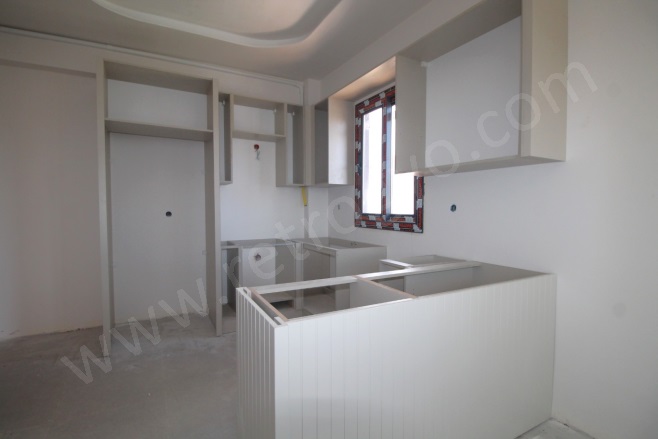 Eski Mezitli Mah. Mezitli Satılık Daire |  3+1 Oda | 150M2 5.500.000Tl  Krediye Uygun  | 1. Kat | Doğalgaz(Kombi) | 2 Banyo | 3 Yatak Odası Resim-3