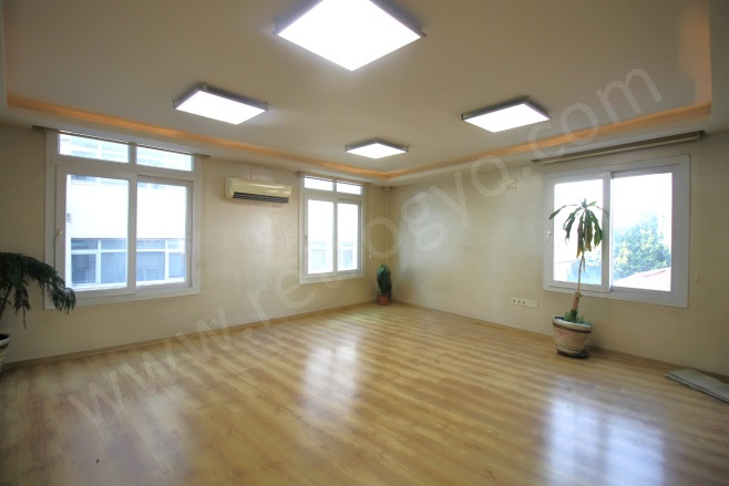 Cami Şerif Mah. Akdeniz Kiralık Ofis / Büro |  1+1 Oda | 70M2 Aylık 18.500Tl  Krediye Uygun  | 2. Kat | Klima | 1 Banyo Resim-3