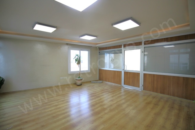Cami Şerif Mah. Akdeniz Kiralık Ofis / Büro |  1+1 Oda | 70M2 Aylık 18.500Tl  Krediye Uygun  | 2. Kat | Klima | 1 Banyo Resim-4
