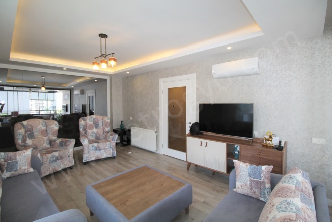 Menteş Mah. Yenişehir Satılık Daire |  3+1 Oda | 190M2 9.000.000Tl  Krediye Uygun  | 4. Kat | Doğalgaz(Kombi) | 2 Banyo | 3 Yatak Odası Resim-1