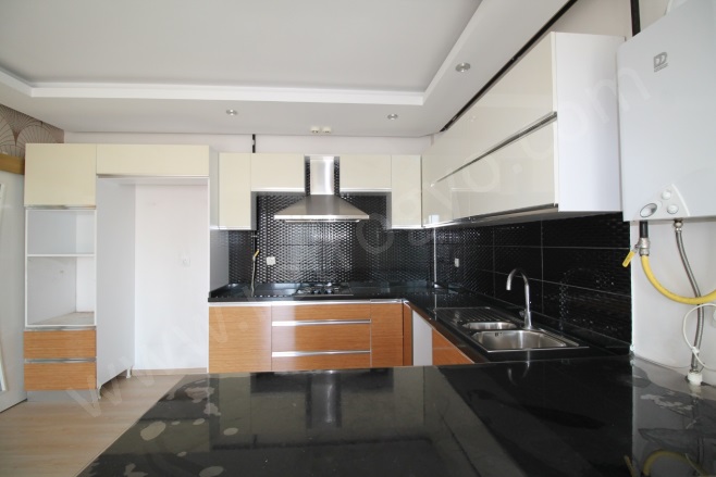 Menteş Mah. Yenişehir Satılık Daire |  4+1 Oda | 200M2 9.250.000Tl  Krediye Uygun  | 3. Kat | Doğalgaz(Kombi) | 2 Banyo | 4 Yatak Odası Resim-2