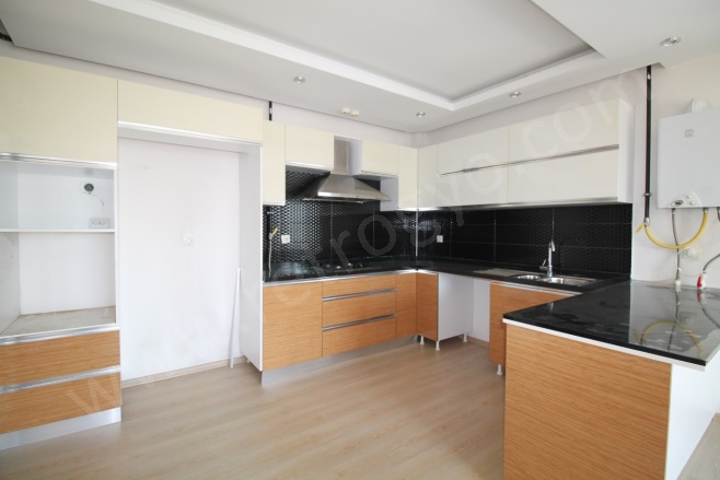 Menteş Mah. Yenişehir Satılık Daire |  4+1 Oda | 200M2 9.250.000Tl  Krediye Uygun  | 3. Kat | Doğalgaz(Kombi) | 2 Banyo | 4 Yatak Odası Resim-4