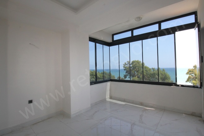 Deniz Mah. Mezitli Satılık Daire |  3+1 Oda | 180M2 8.750.000Tl  Krediye Uygun  | 4. Kat | Doğalgaz(Kombi) | 2 Banyo | 3 Yatak Odası Resim-3