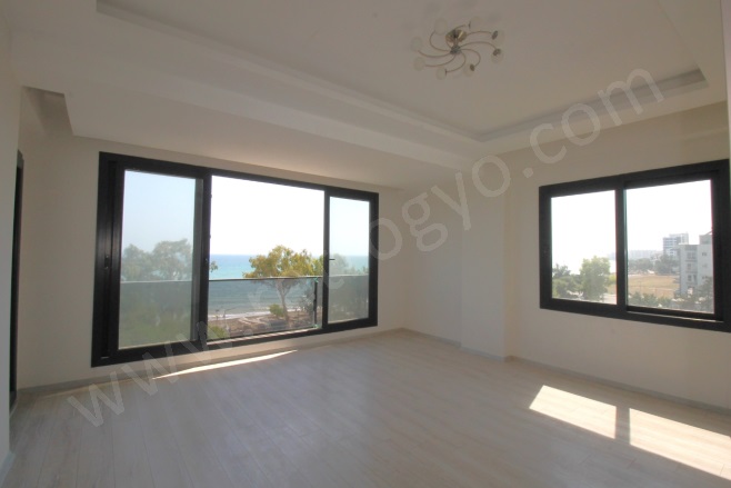 Deniz Mah. Mezitli Satılık Daire |  3+1 Oda | 180M2 8.750.000Tl  Krediye Uygun  | 4. Kat | Doğalgaz(Kombi) | 2 Banyo | 3 Yatak Odası Resim-4