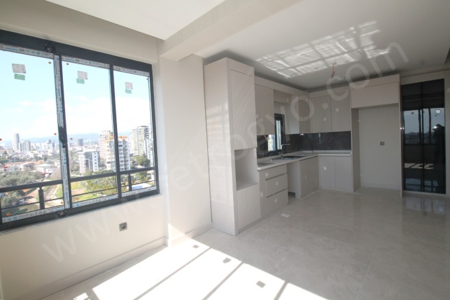 50. Yıl Mah. Yenişehir Satılık Daire |  4+1 Oda | 200M2 8.750.000Tl  Krediye Uygun  | 6. Kat | Doğalgaz(Kombi) | 2 Banyo | 4 Yatak Odası Resim-2