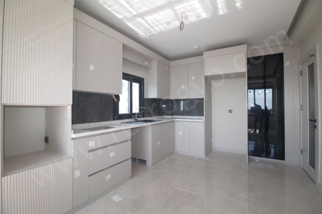 50. Yıl Mah. Yenişehir Satılık Daire |  4+1 Oda | 200M2 8.750.000Tl  Krediye Uygun  | 6. Kat | Doğalgaz(Kombi) | 2 Banyo | 4 Yatak Odası Resim-3