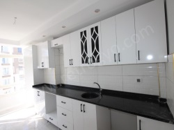 Mezitli Menderes Mah. Satılık Daire 3+1 180 M2 | 8. Kat | Doğalgaz(Kombi) | 1 Banyo | 3 Yatak Odası