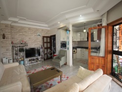 Yenişehir 50. Yıl Mah. Satılık Villa 4+1 220 M2 | Tripleks | Doğalgaz(Kombi) | 2 Banyo | 4 Yatak Odası