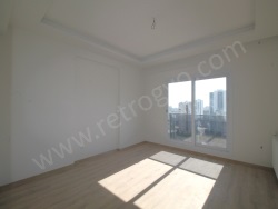 Mezitli Merkez Mah. Satılık Daire 5+1 230 M2 | 8. Kat | Doğalgaz(Kombi) | 2 Banyo | 5 Yatak Odası