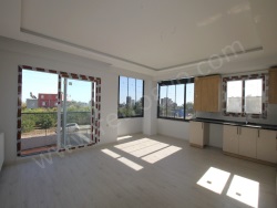 Mezitli Eski Mezitli Mah. Satılık Daire 2+1 110 M2 | 1. Kat | Doğalgaz(Kombi) | 2 Banyo | 2 Yatak Odası