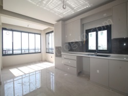 Yenişehir 50. Yıl Mah. Satılık Daire 4+1 200 M2 | 6. Kat | Doğalgaz(Kombi) | 2 Banyo | 4 Yatak Odası