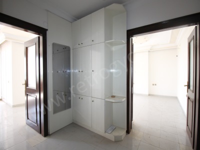 Retrodan Adnan Menderes Bulvarı Üzeri Deniz Manzaralı Kiralık Daire 2+1 Yenişehir Palmiye Mah