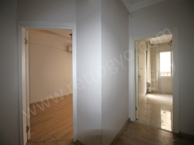 Retrodan Cumhuriyet Mahde Doğalgazlı Asansörlü Kiralık Daire B Mutfak 2+1 Yenişehir Mah