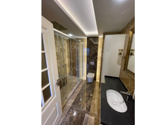 Hürriyet Mah. Onikişubat Satılık Daire |  5+1 Oda | 270M2 0Tl  Krediye Uygun  | 5. Kat | Merkezi Isınma(Pay Ölçer) | 2 Banyo | 1 Yatak Odası Resim-3