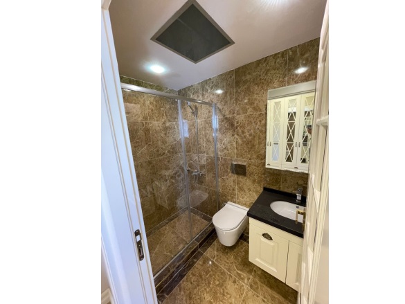 Hürriyet Mah. Onikişubat Satılık Daire |  5+1 Oda | 270M2 0Tl  Krediye Uygun  | 5. Kat | Merkezi Isınma(Pay Ölçer) | 2 Banyo | 1 Yatak Odası Resim-4