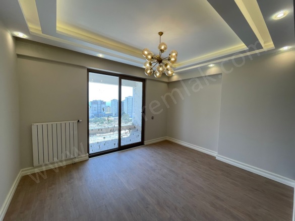 Hürriyet Mah. Onikişubat Satılık Daire |  4+1 Oda | 195M2 0Tl  Krediye Uygun  | 4. Kat | Merkezi Isınma(Pay Ölçer) | 2 Banyo | 1 Yatak Odası Resim-1