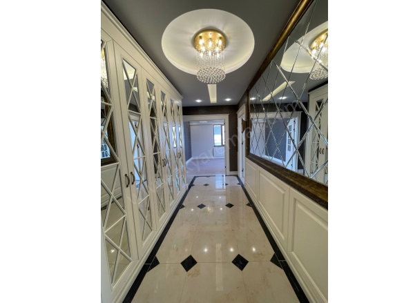 Hürriyet Mah. Onikişubat Satılık Daire |  4+1 Oda | 195M2 0Tl  Krediye Uygun  | 4. Kat | Merkezi Isınma(Pay Ölçer) | 2 Banyo | 1 Yatak Odası Resim-3