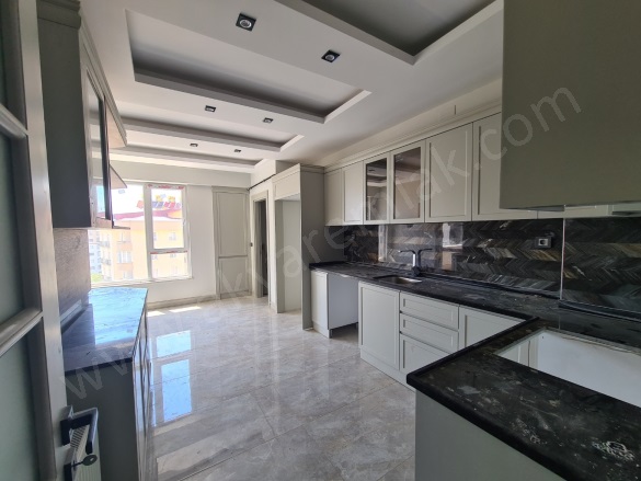5 Nisan Mah. Onikişubat Satılık Daire |  4+1 Oda | 220M2 1Tl | Doğalgaz(Kombi) Resim-1