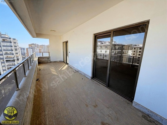 Şehit Abdullah Çavuş Mah. Onikişubat Satılık Daire |  5+1 Oda | 280M2 10.900.000Tl  Krediye Uygun  | 5. Kat | Merkezi Isınma | 3 Banyo Resim-4