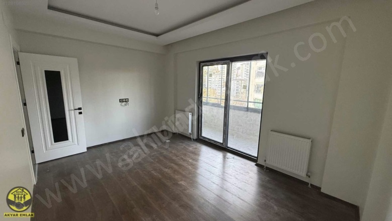 Karamanlı Mah. Onikişubat Satılık Daire |  3+1 Oda | 130M2 4.750.000Tl  Krediye Uygun  | 3. Kat | Doğalgaz(Kombi) | 2 Banyo Resim-1