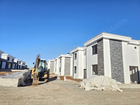 Dönümlü  Yenişehir Satılık Villa |  6+1 Oda | 326M2 14.000.000Tl  Krediye Uygun  | Dubleks | Doğalgaz(Kombi) | 3 Banyo Resim-2