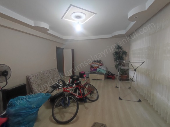Bağcılar Bağlar Satılık Daire |  3+1 Oda | 160M2 3.490.000Tl  Krediye Uygun  | 1. Kat | Doğalgaz(Kombi) | 1 Banyo | 1 Yatak Odası Resim-2