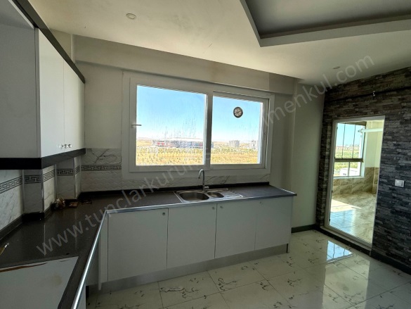 Fırat Mahallesi. Kayapınar Satılık Daire |  3+1 Oda | 160M2 5.570.000Tl  Krediye Uygun  | 9. Kat | 2 Banyo Resim-3