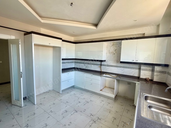 Fırat Mahallesi. Kayapınar Satılık Daire |  3+1 Oda | 160M2 5.570.000Tl  Krediye Uygun  | 9. Kat | 2 Banyo Resim-4