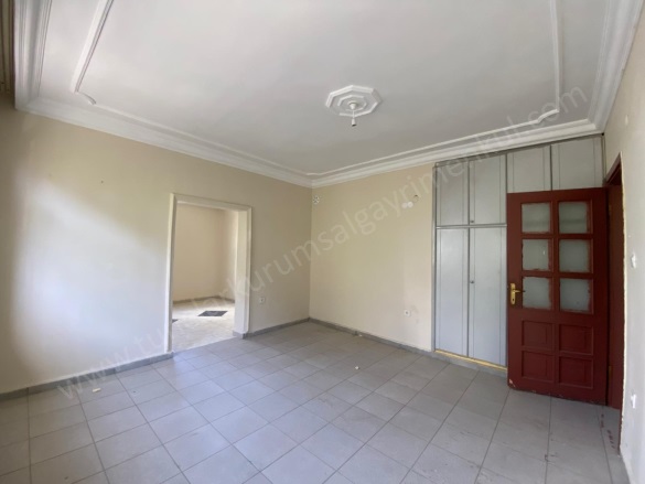 Fırat Mahallesi. Kayapınar Kiralık Villa |  5+1 Oda | 500M2 Aylık 50.000Tl  Krediye Uygun  | Tripleks | Doğalgaz(Kombi) | 3 Banyo Resim-2
