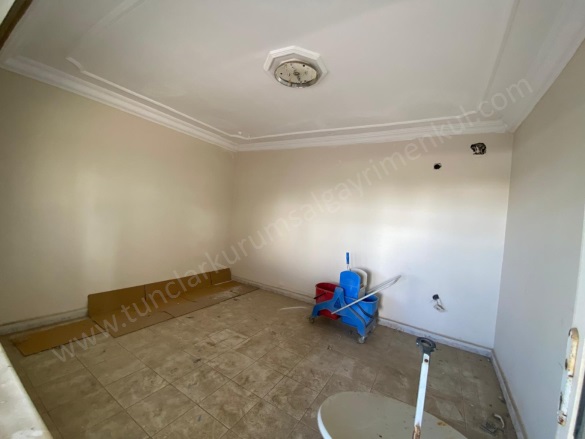 Fırat Mahallesi. Kayapınar Kiralık Villa |  5+1 Oda | 500M2 Aylık 50.000Tl  Krediye Uygun  | Tripleks | Doğalgaz(Kombi) | 3 Banyo Resim-3