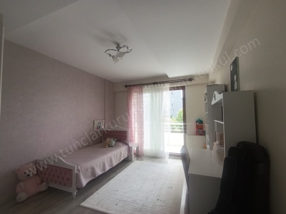Mezopotamya Mahallesi. Kayapınar Satılık Daire |  3+1 Oda | 155M2 4.650.000Tl  Krediye Uygun  | 1. Kat | Doğalgaz(Kombi) | 2 Banyo Resim-5