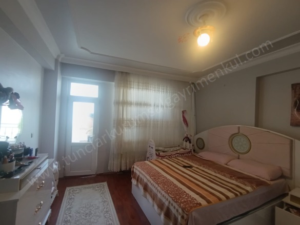 Fırat Mahallesi. Kayapınar Satılık Daire |  3+1 Oda | 155M2 4.150.000Tl  Krediye Uygun  | 4. Kat | Doğalgaz(Kombi) | 2 Banyo Resim-2