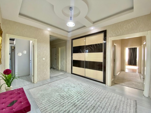 75 Caddesi Civarı Kayapınar Satılık Daire |  4+1 Oda | 240M2 5.390.000Tl  Krediye Uygun  | 10. Kat | Merkezi Isınma | 2 Banyo Resim-1