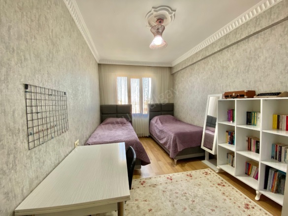 75 Caddesi Civarı Kayapınar Satılık Daire |  4+1 Oda | 240M2 5.390.000Tl  Krediye Uygun  | 10. Kat | Merkezi Isınma | 2 Banyo Resim-3