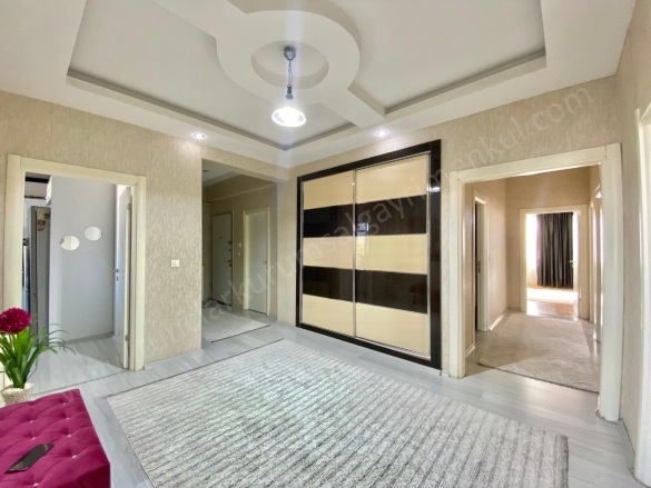 75 Caddesi Civarı Kayapınar Satılık Daire |  4+1 Oda | 240M2 5.150.000Tl  Krediye Uygun  | 10. Kat | Merkezi Isınma | 2 Banyo Resim-4