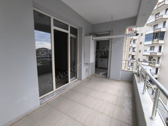 Bağcılar Bağlar Satılık Daire |  3+1 Oda | 145M2 3.780.000Tl  Krediye Uygun  | 5. Kat | Merkezi Isınma | 1 Banyo Resim-4