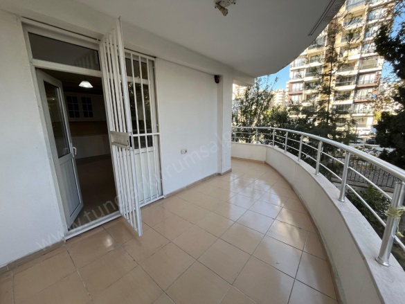 Mezopotamya Mahallesi. Kayapınar Satılık Daire |  4+1 Oda | 210M2 4.230.000Tl  Krediye Uygun  | 1. Kat | Doğalgaz(Kombi) | 2 Banyo Resim-2