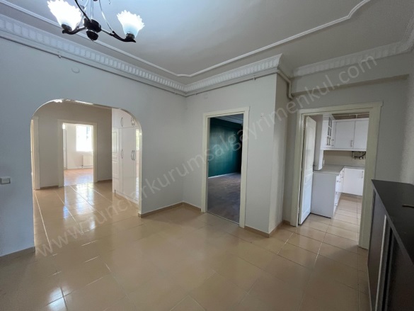 Mezopotamya Mahallesi. Kayapınar Satılık Daire |  4+1 Oda | 210M2 4.230.000Tl  Krediye Uygun  | 1. Kat | Doğalgaz(Kombi) | 2 Banyo Resim-3