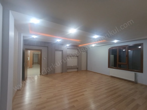 5 Nisan Mh Bağlar Satılık Daire |  4+1 Oda | 220M2 4.650.000Tl  Krediye Uygun  | 1. Kat | Doğalgaz(Kombi) | 2 Banyo Resim-1