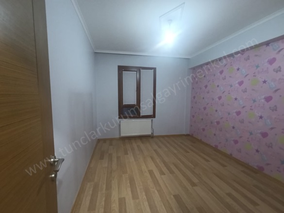 5 Nisan Mh Bağlar Satılık Daire |  4+1 Oda | 220M2 4.650.000Tl  Krediye Uygun  | 1. Kat | Doğalgaz(Kombi) | 2 Banyo Resim-2
