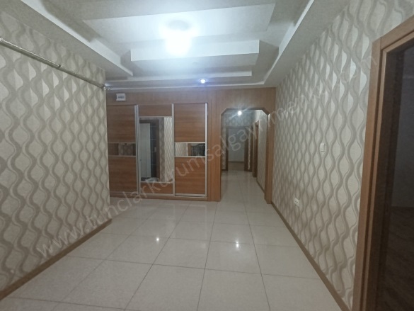 5 Nisan Mh Bağlar Satılık Daire |  4+1 Oda | 220M2 4.650.000Tl  Krediye Uygun  | 1. Kat | Doğalgaz(Kombi) | 2 Banyo Resim-3