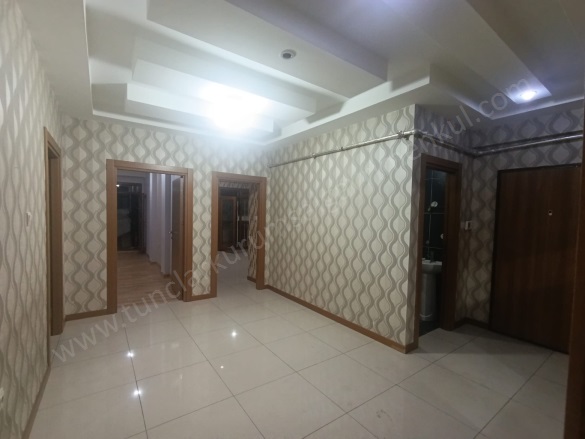 5 Nisan Mh Bağlar Satılık Daire |  4+1 Oda | 220M2 4.650.000Tl  Krediye Uygun  | 1. Kat | Doğalgaz(Kombi) | 2 Banyo Resim-4