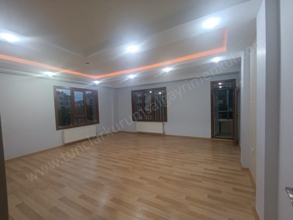 5 Nisan Mh Bağlar Satılık Daire |  4+1 Oda | 220M2 4.650.000Tl  Krediye Uygun  | 1. Kat | Doğalgaz(Kombi) | 2 Banyo Resim-5