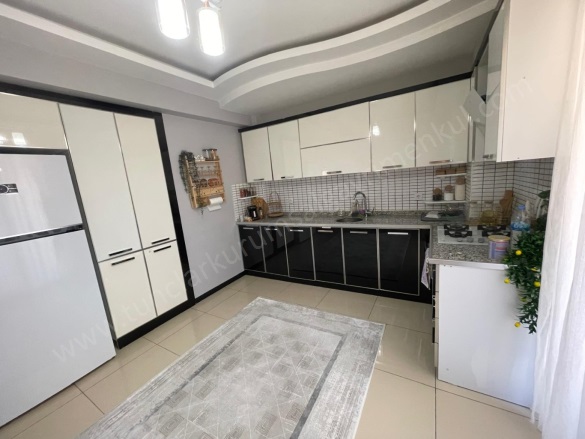 Bağcılar Bağlar Satılık Daire |  3+1 Oda | 155M2 3.950.000Tl  Krediye Uygun  | 5. Kat | Doğalgaz(Kombi) | 2 Banyo Resim-4