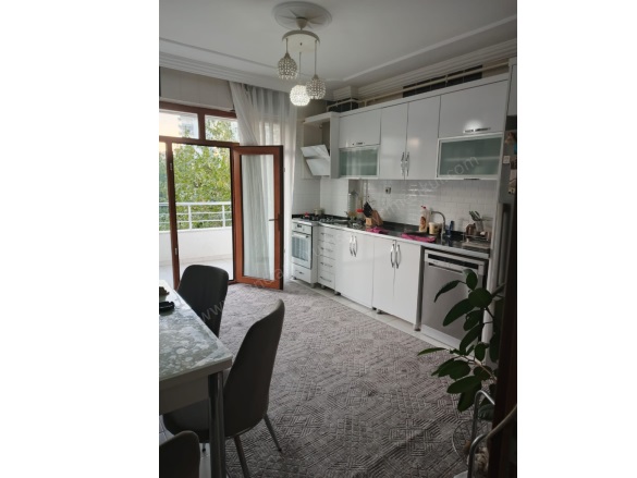 Bağcılar Bağlar Satılık Daire |  3+1 Oda | 155M2 3.700.000Tl  Krediye Uygun  | 1. Kat | Doğalgaz(Kombi) Resim-1
